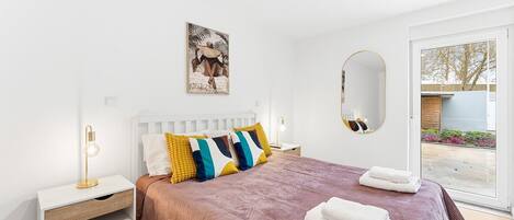 5 室のベッドルーム、アイロン / アイロン台、インターネット、ベッドシーツ