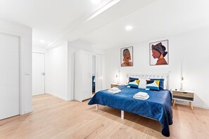 5 soverom, strykejern/-brett, internettilgang og sengetøy