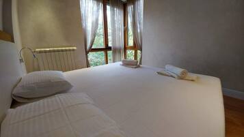 Luxe appartement, uitzicht op tuin | Uitzicht vanuit de kamer