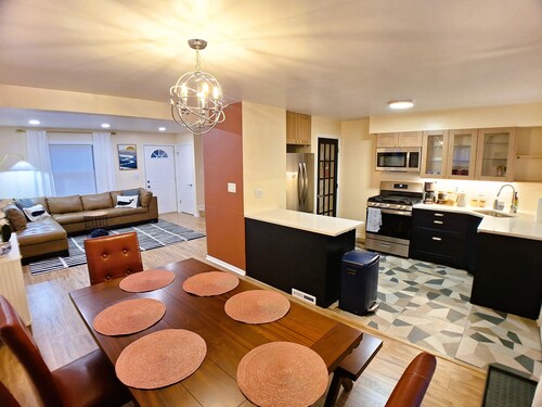 Luxury Cozy Stay-Near Six Flags, Navy Base