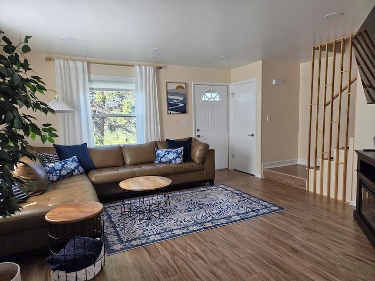 Luxury Cozy Stay-near Six Flags, Navy Base - 宰恩
