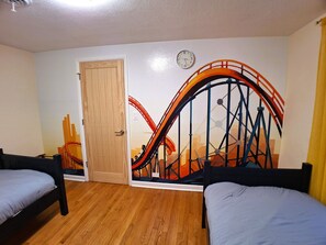 2 bedrooms, iron/ironing board, WiFi, bed sheets - Luxury Cozy Stay-Near Six Flags, Navy Base (Gurnee)