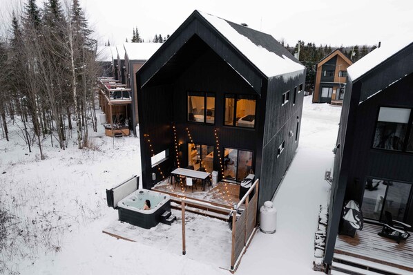 Terrace/patio - Le Mulligan | Paradis du Golf | Télétravail | Spa! (Pont-Rouge)