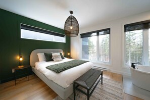 3 bedrooms, desk, free WiFi, bed sheets