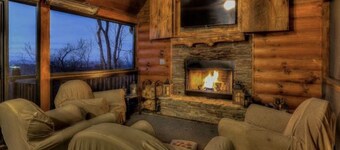 Beautiful, private, Blue Ridge, GA cabin with incredible views. 