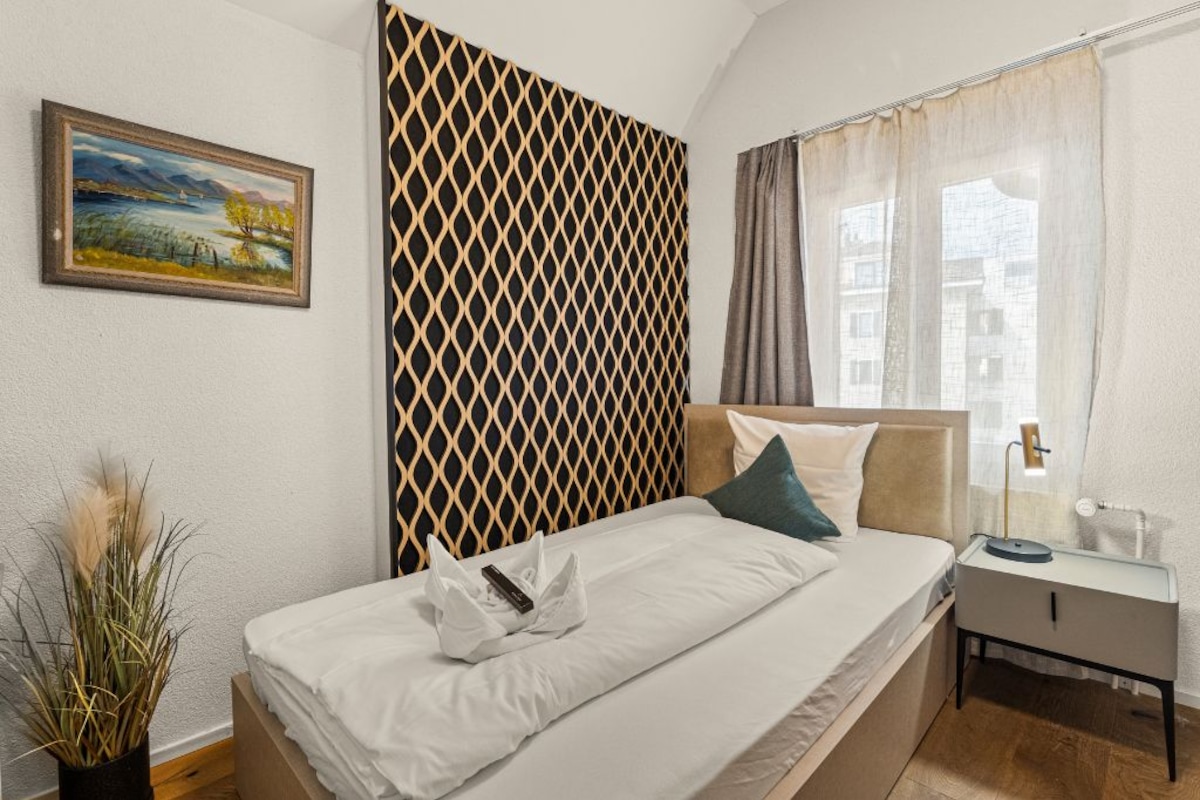 Soundproofing, free WiFi