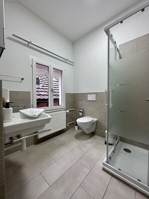Bathroom - BERG & BERG Hotel - Hellbühl Self-Check-in (Neuenkirch)