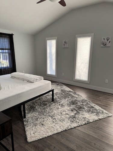 4-bedroom house perfect for your stay at Penn State. Only 3 miles from campus.