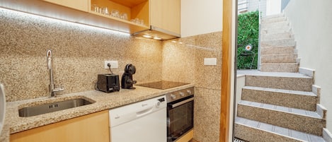 Kühlschrank, Mikrowelle, Ofen, Geschirrspüler