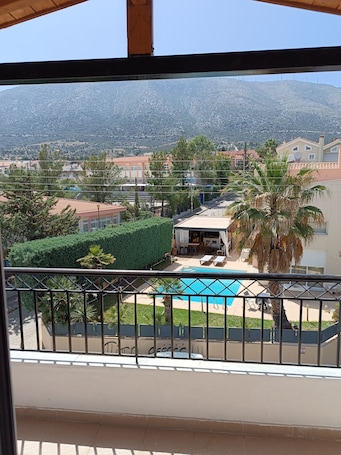 Property grounds. ATH AIRPORT LOFT PAIANIA