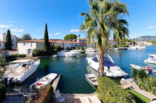 PORT GRIMAUD Enlarged house - 2 terraces and 12m mooring