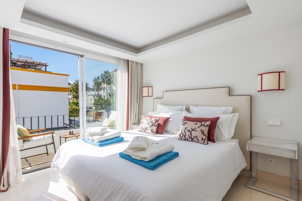 4 chambres, fer et planche à repasser, accès au Wi-Fi (inclus)