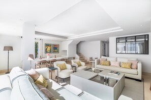 TV - Casa Petit Palais (Marbella)