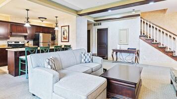 172 Vacation Inn (No Pets) | Living area