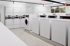 Interior - Minutes from Disney, Universal and Seaworld. Pool
(Kissimmee)