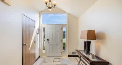 Spacious Ranch with 4BR/2BA – Prime Location