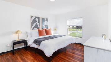 4 bedrooms, desk, iron/ironing board, free WiFi