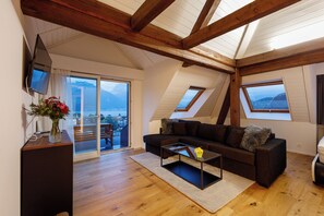 Superior Apartment, Balcony, Lake View | Living area - BERG&BERG APARTMENTS-Spiez Self Check-In (Spiez)