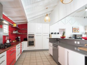 Fridge, microwave, oven, dishwasher - Villa Orée du golf, with breathtaking views and access to the golf course (Saint-François)