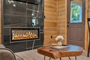 Interior - Spacious & Fun Retreat: Hot Tub ~ Theater ~ Games! (Pigeon Forge)