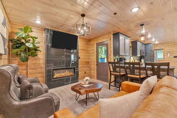 TV - Spacious & Fun Retreat: Hot Tub ~ Theater ~ Games! (Pigeon Forge)