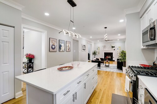 Family Escape near DC: King Suite 5 beds, 4 br/2.5ba, 3rd Floor Game Tables