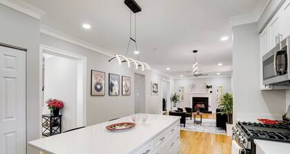 Family Escape near DC: King Suite 5 beds, 4 br/2.5ba, 3rd Floor Game Tables