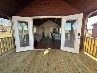 Cozy 101 Cabin 1 bdrm on Smith Lake Located beside Smith Lake Park Boat Ramp