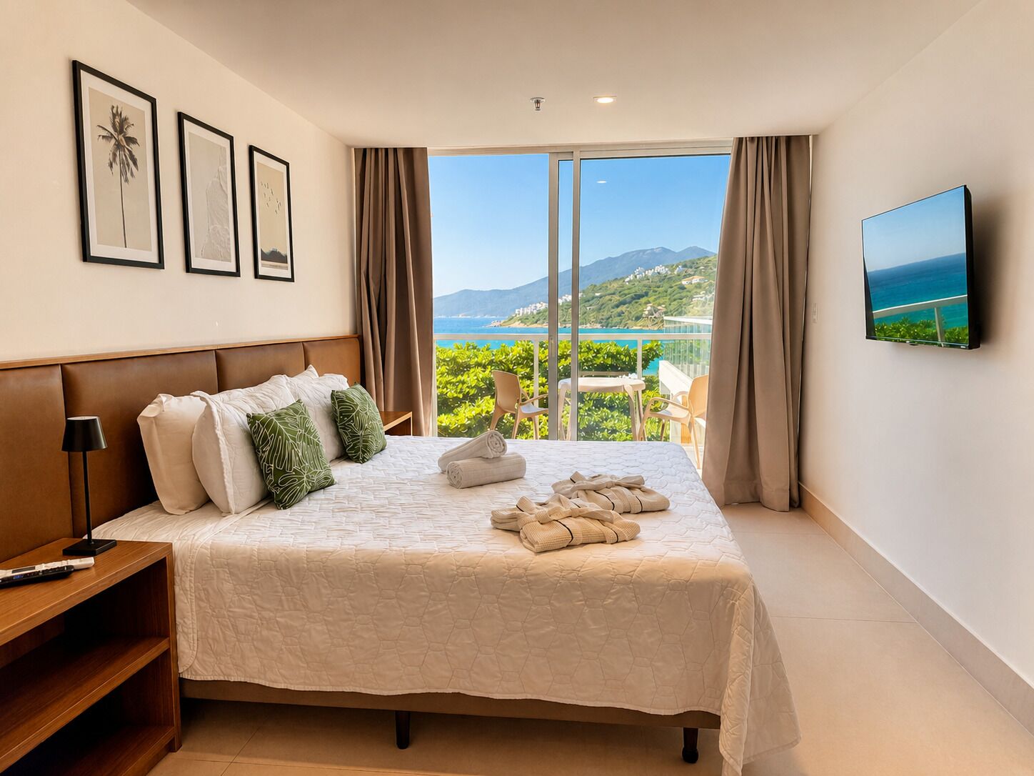 Suite with Jacuzzi | Free cribs/infant beds, free WiFi, bed sheets