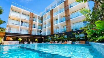 Outdoor pool, pool umbrellas, sun loungers