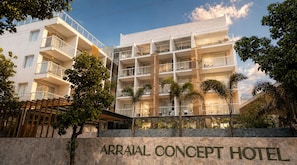 Vista frontal de la propiedad