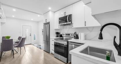 Lappin Cozy Suite ! Easy connect to anywhere in Toronto