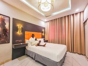 2 Schlafzimmer, Zimmersafe, Schreibtisch, Bügeleisen/Bügelbrett