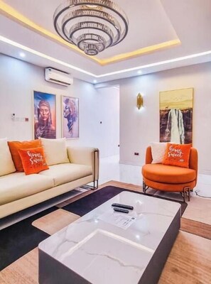 Smart TV - Gold 2 bedroom Unit @ The O's Apartments (Takoradi)