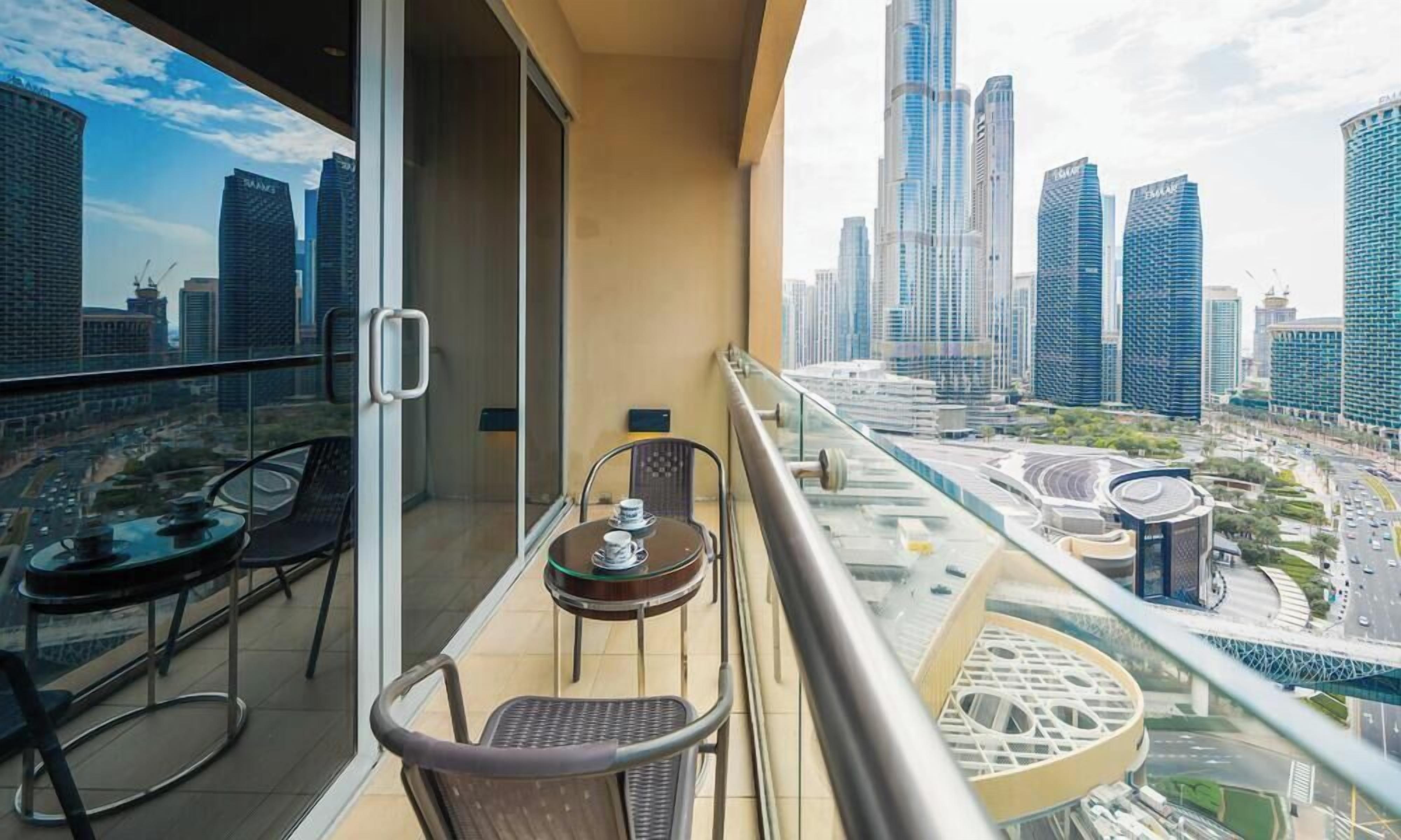 Bright and Breezy Studio | Balcony