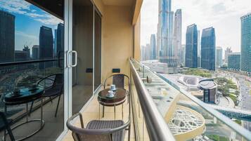 Bright and Breezy Studio | Balcony