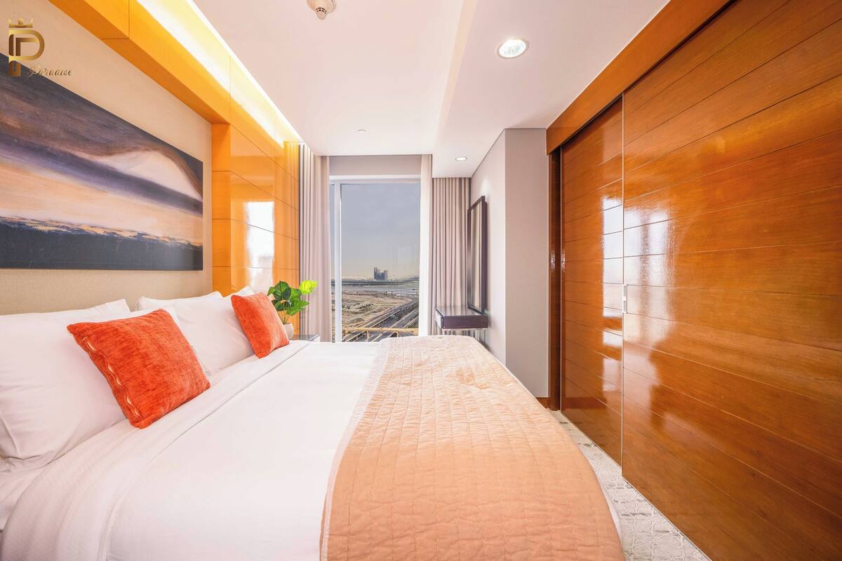 Charming One-Bedroom Apartment (Dubai Mall) | Sengetøy av topp kvalitet, safe på rommet og skrivebord