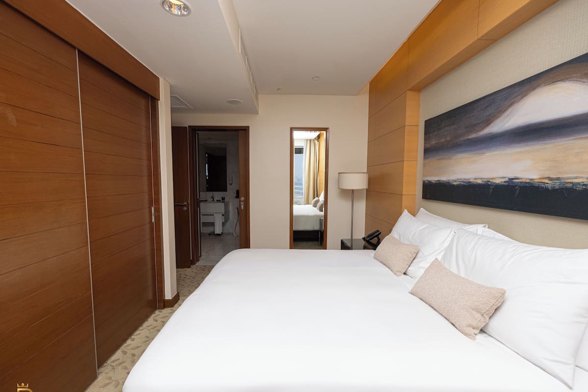 Bộ đồ giường cao cấp, két bảo mật tại phòng, trang trí khác biệt