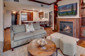 Fireplace - Constellation #404 Ski-in & Out @ Northstar (Truckee)