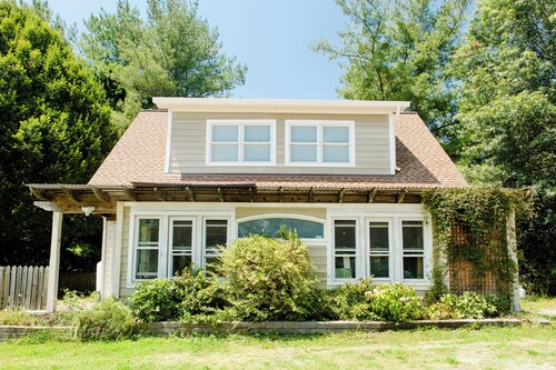 Charming 2-Bedroom Cottage in Loudoun Co, VA on 12 Gorgeous Acres w/ 2-Acre Pond