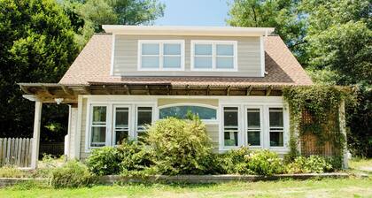 Charming 2-Bedroom Cottage in Loudoun Co, VA on 12 Gorgeous Acres w/ 2-Acre Pond