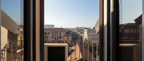 Estudio urbano, balcón, vista a la ciudad | Vista desde la habitación