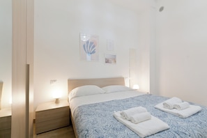 1 habitación, tabla de planchar con plancha, wifi gratis y ropa de cama 