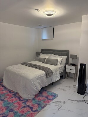 2 habitaciones, caja de seguridad en la habitación y escritorio 