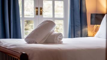 5 bedrooms, desk, iron/ironing board, free WiFi
