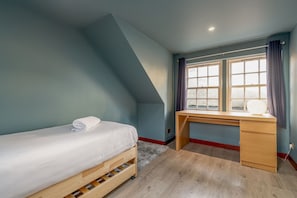 5 bedrooms, desk, iron/ironing board, free WiFi