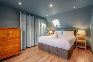 5 Schlafzimmer, Schreibtisch, Bügeleisen/Bügelbrett, kostenloses WLAN