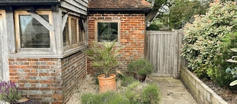 The Granary - A luxurious cosy Grade II listed 18th century barn conversion