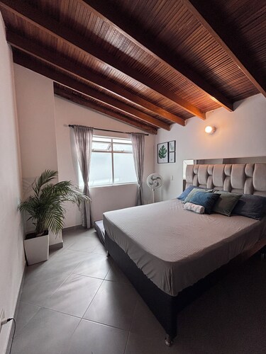 LK | Villa Bolivar ! Unique Comfort and Style in Vibrant Laureles !