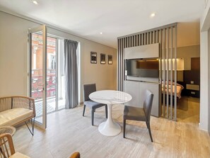 Apartamento, 1 habitación, fumadores, balcón | Sala de estar